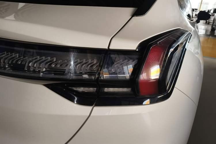 Used Zeekr 001 2022 Ultra-Long Range Dual-Motor YOU Version Right Rear Taillight