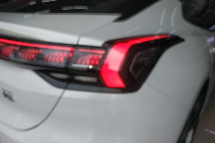 Used Zeekr 001 2022 Ultra-Long Range Single-Motor WE Version Right Rear Taillight