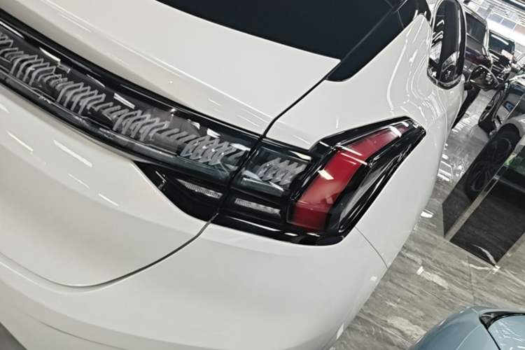 Used Zeekr 001 2022 Ultra-Long Range Dual-Motor YOU Version Right Rear Taillight