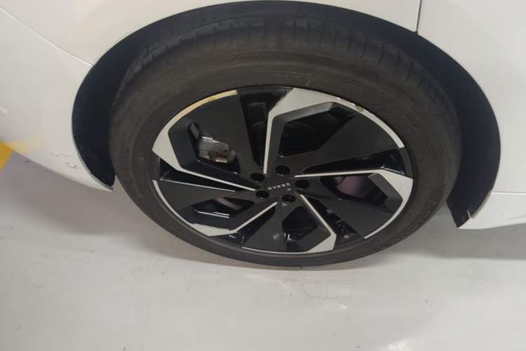 Used Zeekr 001 2022 Ultra-Long Range Single-Motor WE Version Right Rear Wheel Hub