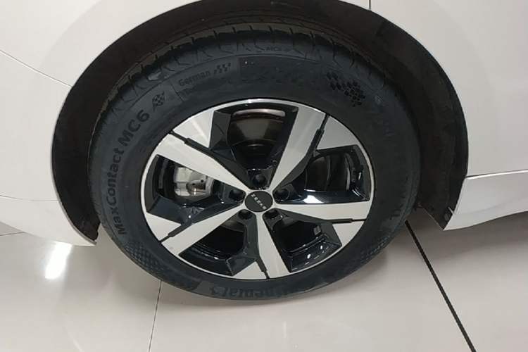Used Zeekr 001 2022 Long-Range Dual-Motor WE Edition Right Rear Wheel Hub