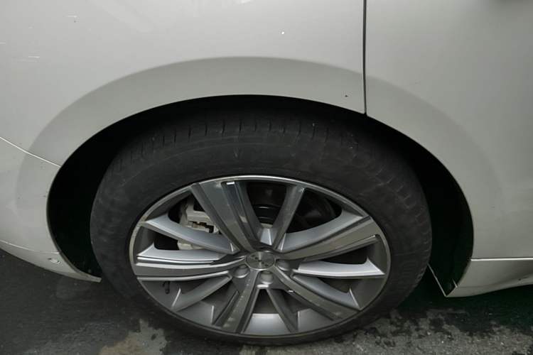 Used Zeekr 001 2022 Ultra-Long Range Dual-Motor ME Version Right Rear Wheel Hub