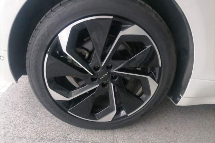 Used Zeekr 001 2022 Long-Range Dual-Motor WE Edition Right Rear Wheel Hub