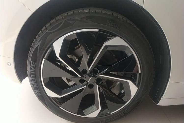 Used Zeekr 001 2022 Long-Range Dual-Motor WE Edition Right Rear Wheel Hub