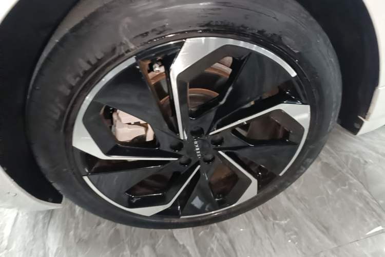 Used Zeekr 001 2022 Ultra-Long Range Dual-Motor ME Version Right Rear Wheel Hub