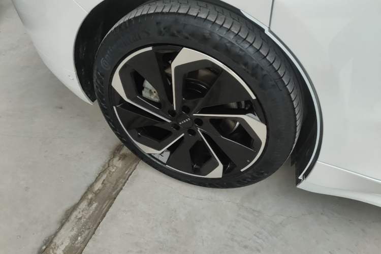 Used Zeekr 001 2022 Long-Range Dual-Motor WE Edition Right Rear Wheel Hub