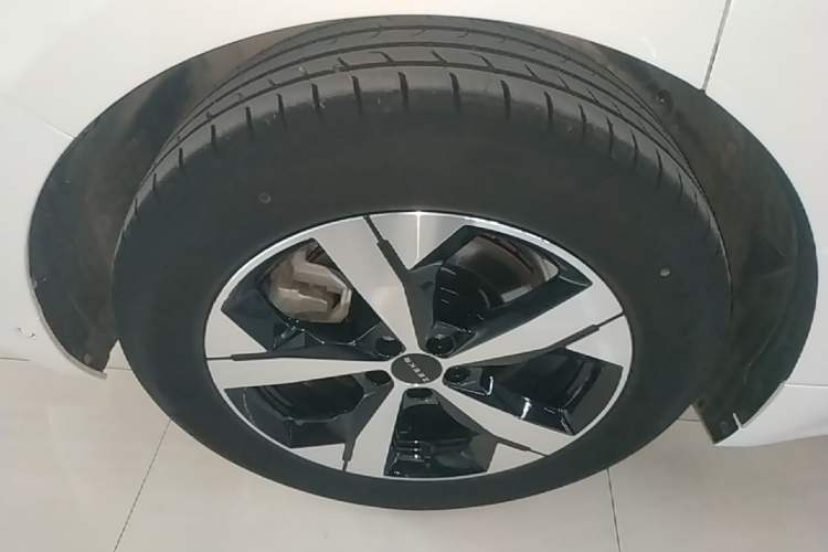 Used Zeekr 001 2022 Ultra-Long Range Single-Motor WE Version Right Rear Wheel Hub