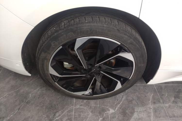 Used Zeekr 001 2022 Long-Range Dual-Motor WE Edition Right Rear Wheel Hub