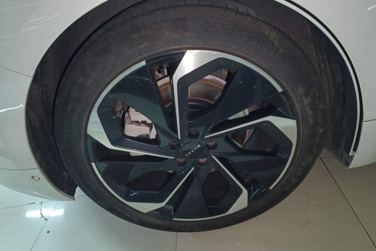 Used Zeekr 001 2022 Ultra-Long Range Dual-Motor YOU Version Right Rear Wheel Hub