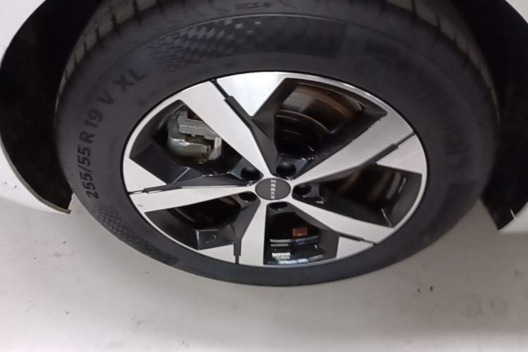 Used Zeekr 001 2022 Long-Range Dual-Motor WE Edition Right Rear Wheel Hub
