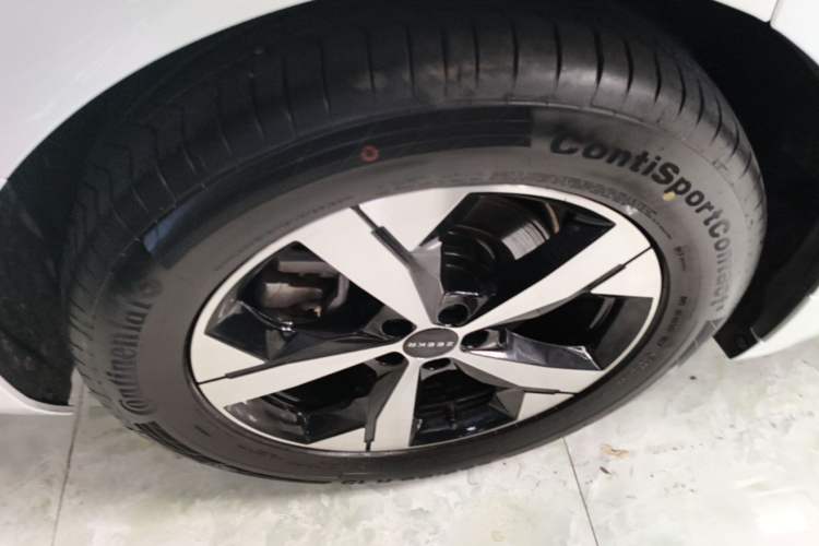 Used Zeekr 001 2022 Long-Range Dual-Motor WE Edition Right Rear Wheel Hub