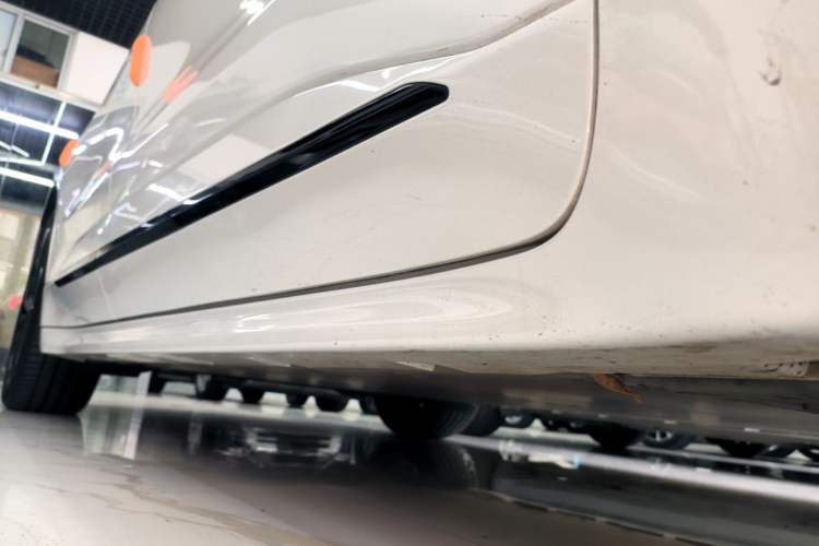 Used Zeekr 001 2022 Ultra-Long Range Dual-Motor YOU Version Right Side Sill