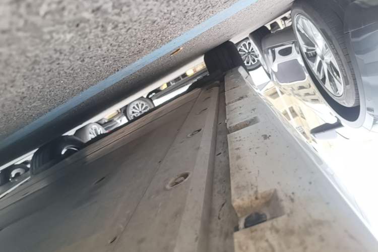 Used Zeekr 001 2022 Long-Range Dual-Motor WE Edition Right Side Sill