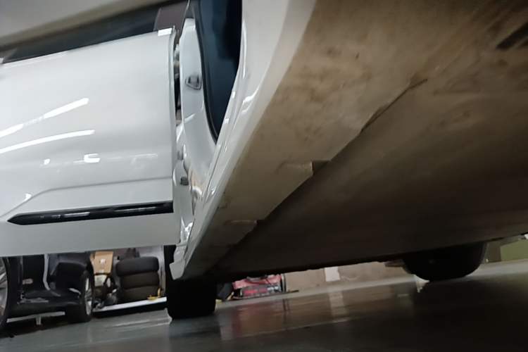 Used Zeekr 001 2022 Ultra-Long Range Dual-Motor ME Version Right Side Sill