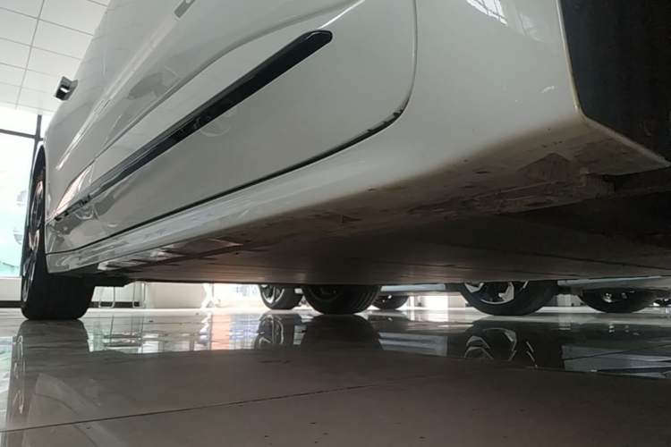 Used Zeekr 001 2022 Long-Range Dual-Motor WE Edition Right Side Sill