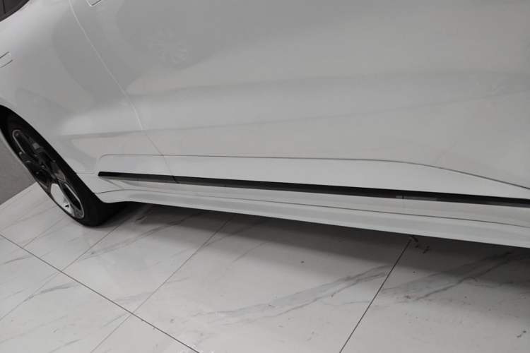 Used Zeekr 001 2022 Ultra-Long Range Dual-Motor YOU Version Right Side Sill