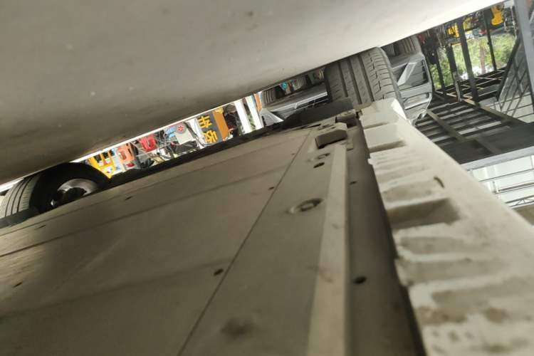 Used Zeekr 001 2022 Long-Range Dual-Motor WE Edition Right Side Sill