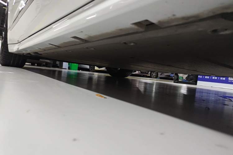 Used Zeekr 001 2022 Long-Range Dual-Motor WE Edition Right Side Sill