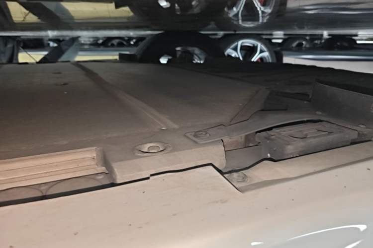 Used Zeekr 001 2022 Ultra-Long Range Dual-Motor YOU Version Right Side Sill
