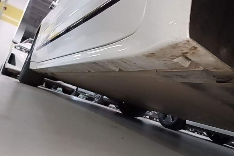 Used Zeekr 001 2022 Long-Range Dual-Motor WE Edition Right Side Sill