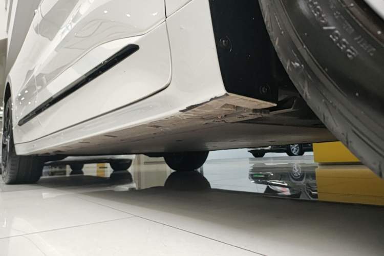 Used Zeekr 001 2022 Ultra-Long Range Dual-Motor YOU Version Right Side Sill