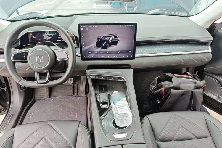 Used Zeekr 001 2023 WE Edition 100 kWh Center Console