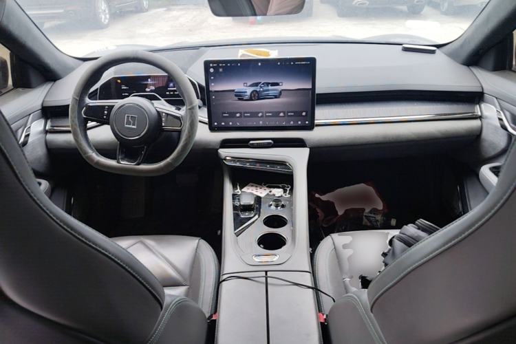 Used Zeekr 001 2023 WE Edition 86 kWh Center Console