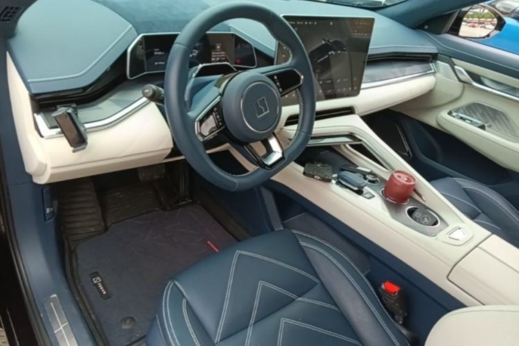 Used Zeekr 001 2023 ME Edition 100 kWh Center Console