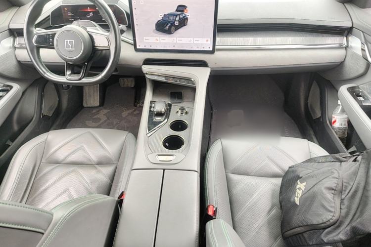 Used Zeekr 001 2023 WE Edition 100 kWh Center Console