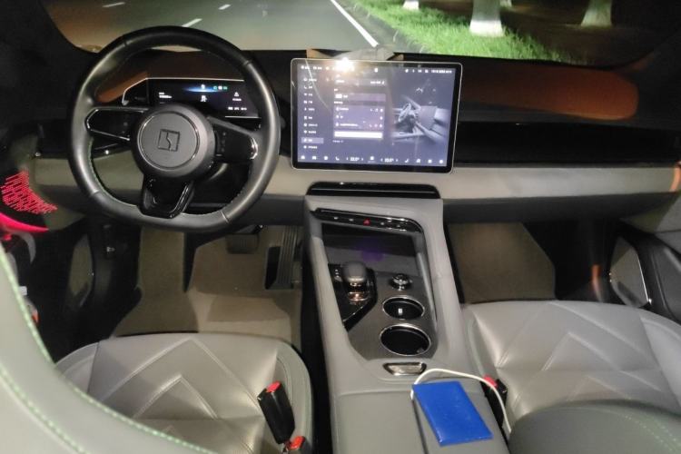 Used Zeekr 001 2023 WE Edition 86 kWh Center Console