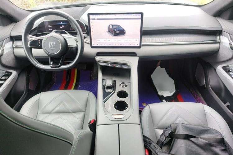 Used Zeekr 001 2023 WE Edition 86 kWh Center Console