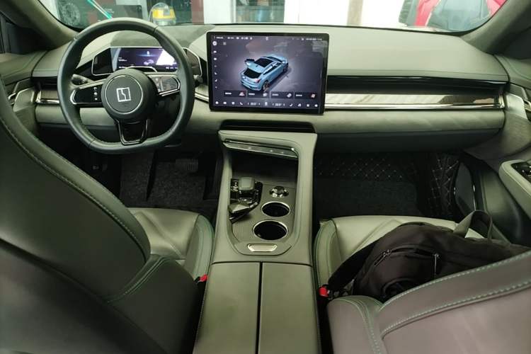 Used Zeekr 001 2023 WE Edition 100 kWh Center Console