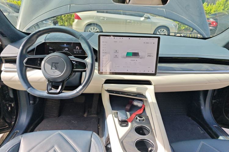 Used Zeekr 001 2023 WE Edition 100 kWh Center Console