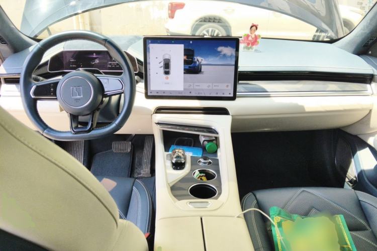 Used Zeekr 001 2023 WE Edition 86 kWh Center Console
