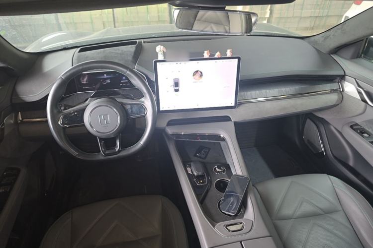 Used Zeekr 001 2023 WE Edition 100 kWh Center Console