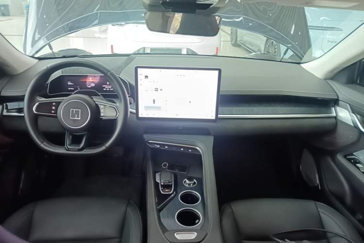 Used Zeekr 001 2023 WE Edition 86 kWh Center Console