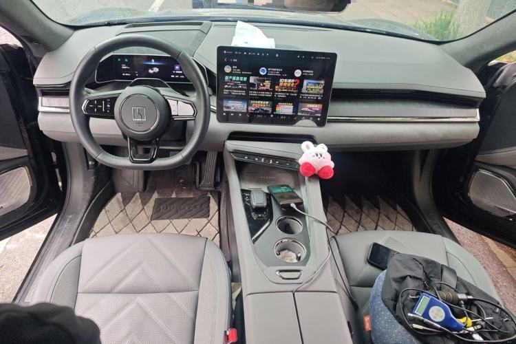 Used Zeekr 001 2023 ME Edition 100 kWh Center Console