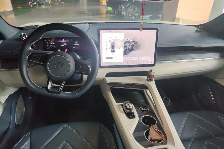 Used Zeekr 001 2023 YOU Edition 100 kWh Center Console