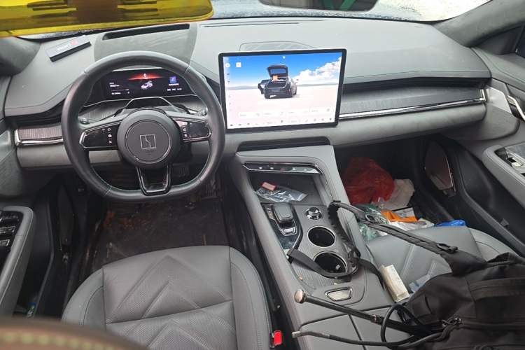 Used Zeekr 001 2023 WE Edition 100 kWh Center Console