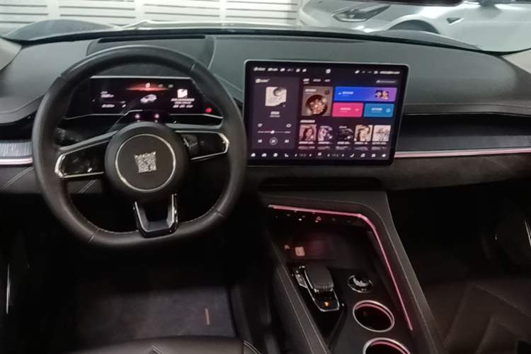 Used Zeekr 001 2023 WE Edition 86 kWh Center Console