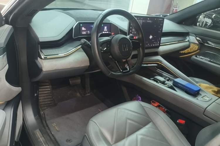 Used Zeekr 001 2023 WE Edition 86 kWh Center Console