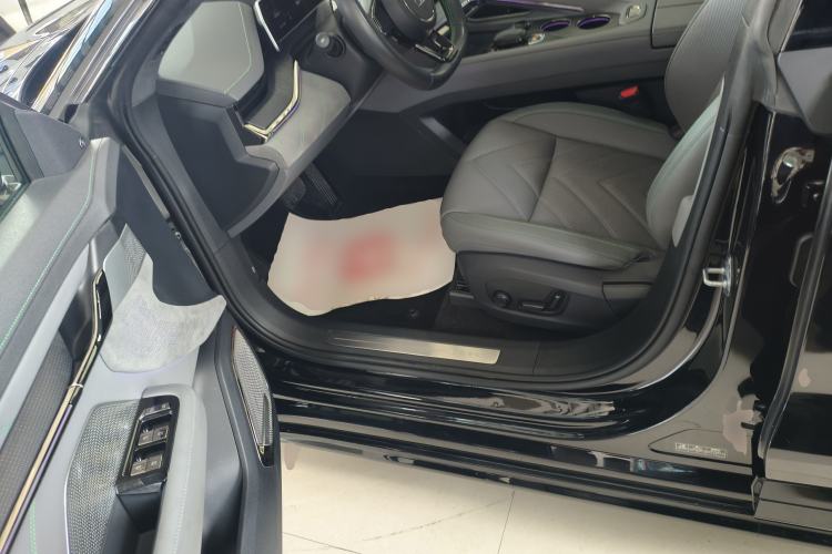 Used Zeekr 001 2023 WE Edition 86 kWh Driver Seat