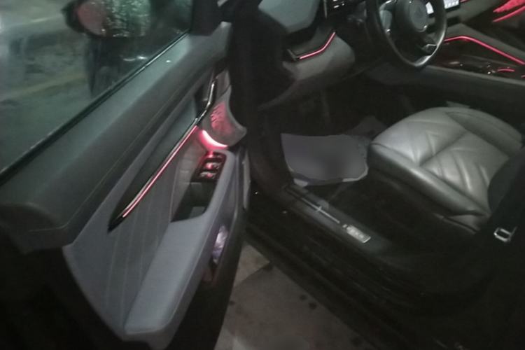 Used Zeekr 001 2023 WE Edition 100 kWh Driver Seat