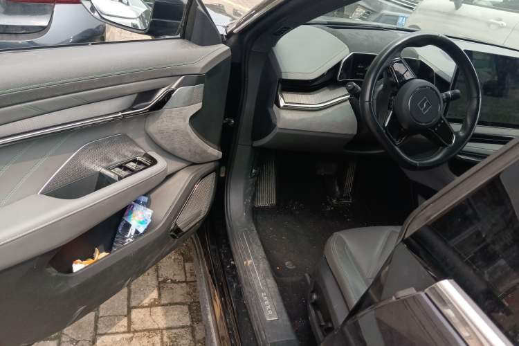 Used Zeekr 001 2023 WE Edition 86 kWh Driver Seat