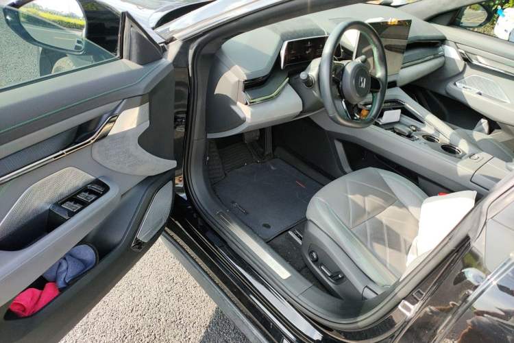 Used Zeekr 001 2023 WE Edition 100 kWh Driver Seat
