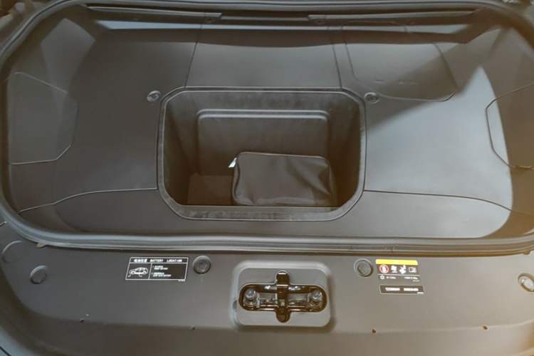 Used Zeekr 001 2023 YOU Edition 100 kWh Engine Bay