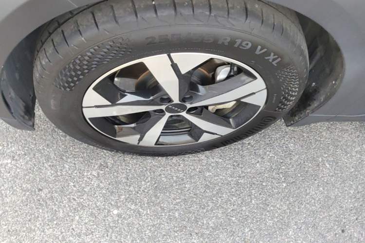 Used Zeekr 001 2023 WE Edition 86 kWh Exterior 4