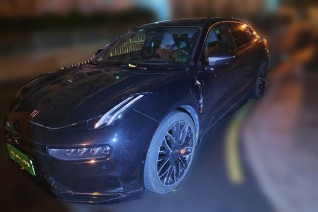 Zeekr 001 2023 YOU Edition 100 kWh مستعملة