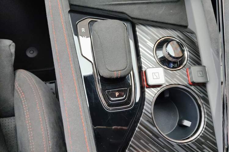 Used Zeekr 001 2023 YOU Edition 100 kWh Gear Lever
