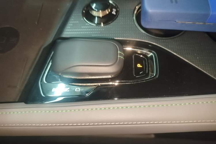 Used Zeekr 001 2023 WE Edition 86 kWh Gear Lever